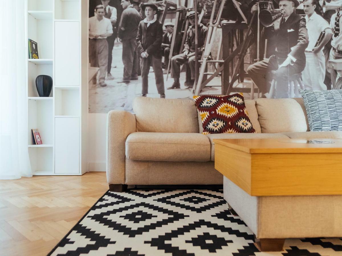 Alba Apartment On Calea Victoriei Bucarest Esterno foto